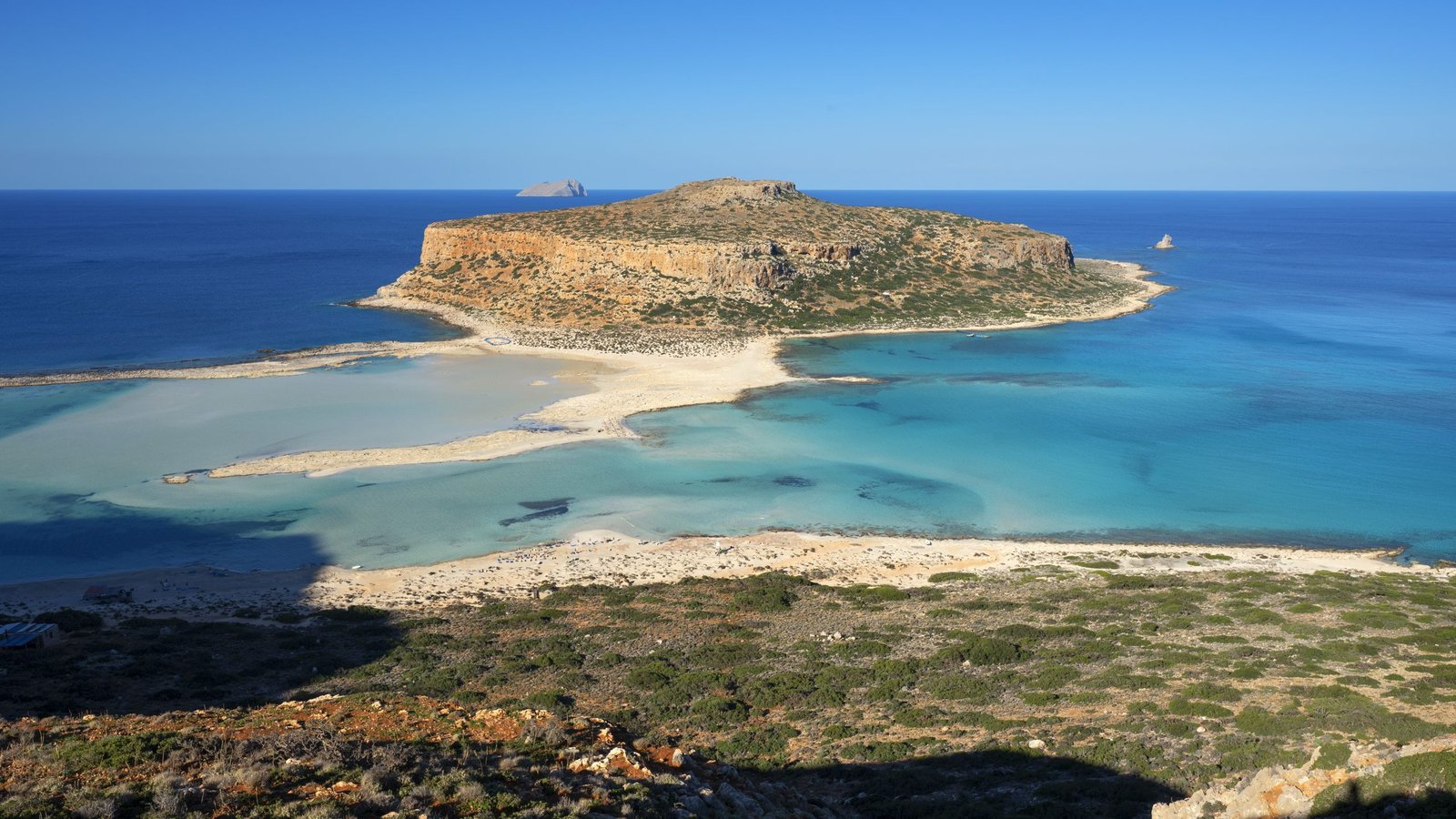 Παραλία Μπάλος στα Χανιά με ροζ άμμο και τιρκουάζ νερά